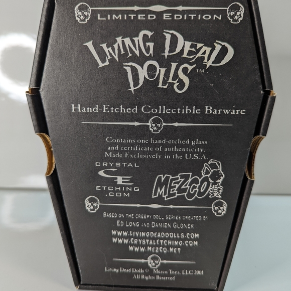 Living Dead Dolls by Mezco - Eggzorcist - Limited Edition 252/666 Etched Glass - Picture 10 of 11